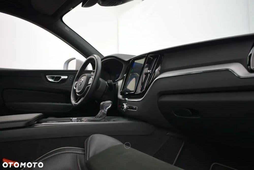 Volvo XC 60 T4 R-Design - 17