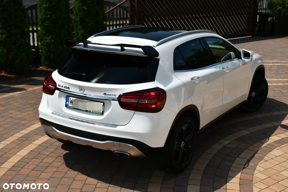 Mercedes-Benz GLA 250 4-Matic AMG Line - 13