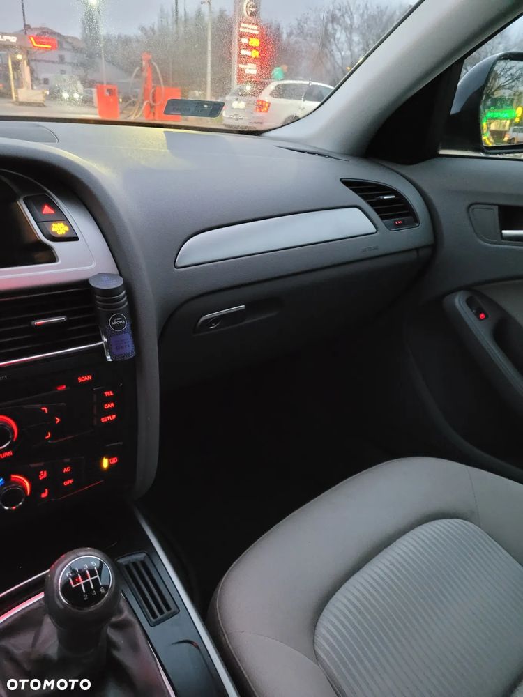 Audi A4 Limousine - 4