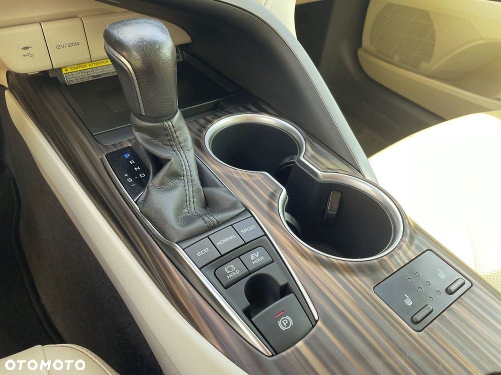 Toyota Camry 2.5 Hybrid Executive CVT - 18