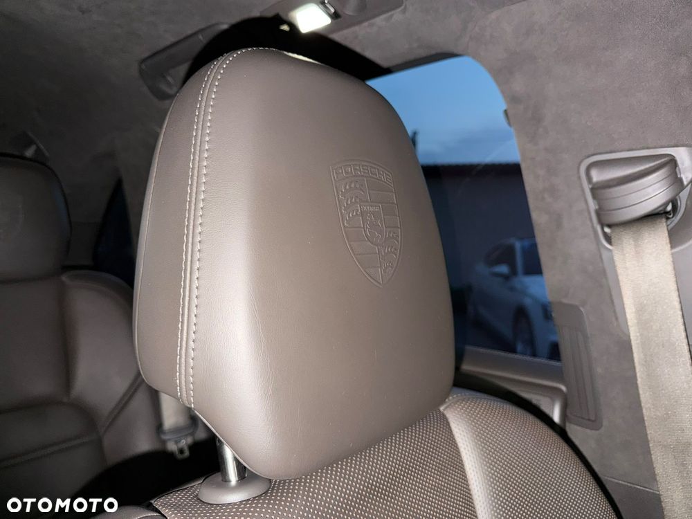 Porsche Cayenne Turbo S - 25