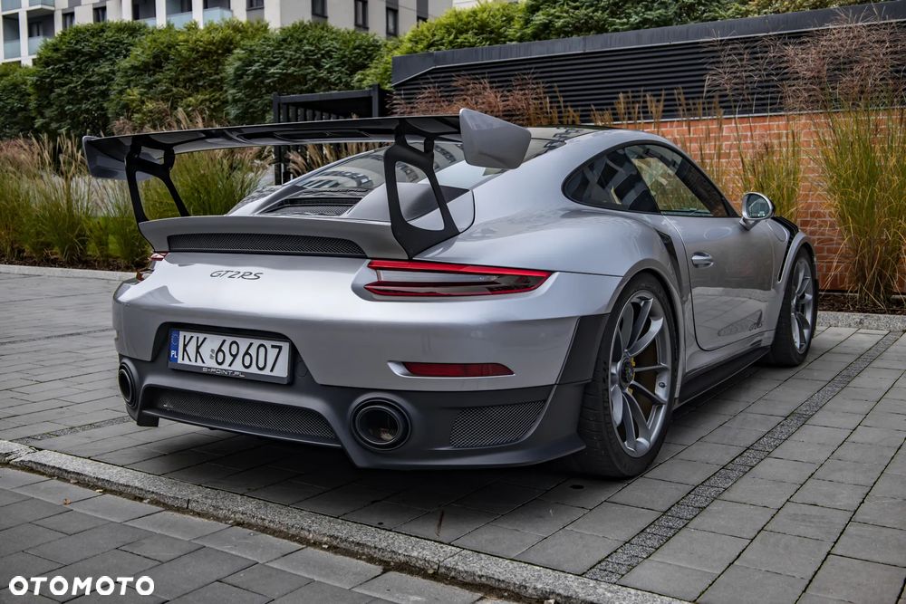 Porsche 911 GT2 RS - 7
