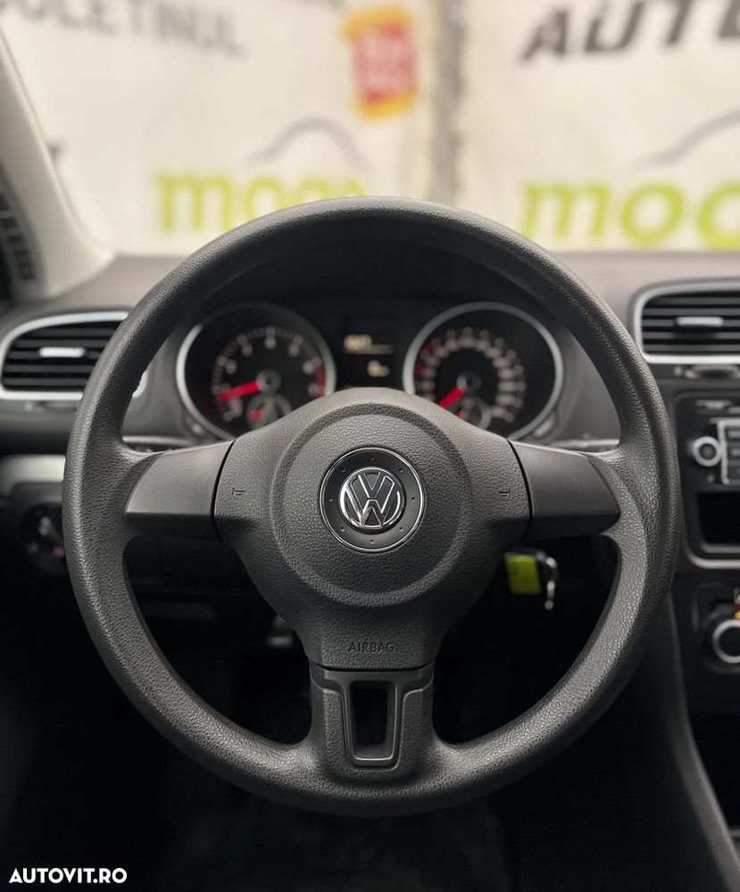 Volkswagen Golf - 23