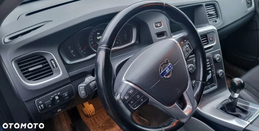 Volvo V60 T3 Momentum - 13
