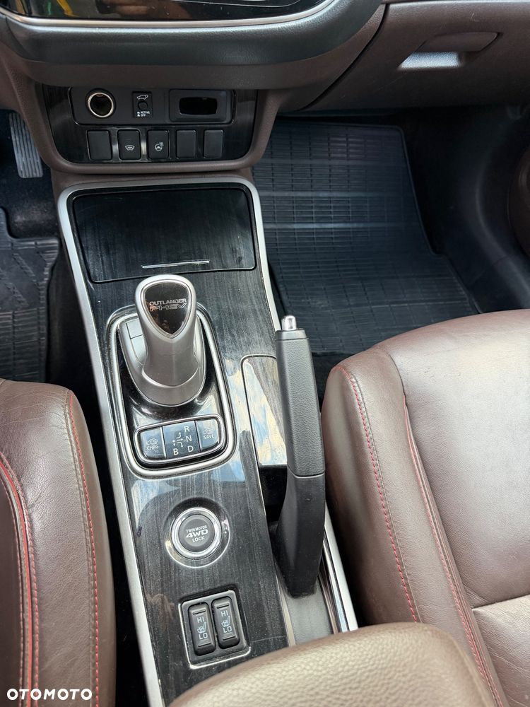Mitsubishi Outlander Intense + - 8