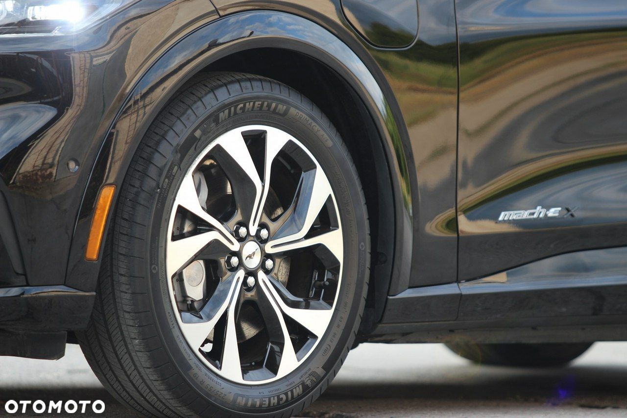 Ford Mustang Mach-E - 5