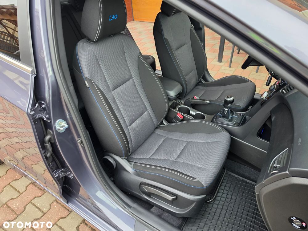 Hyundai i30 blue 1.6 GDI Passion - 19