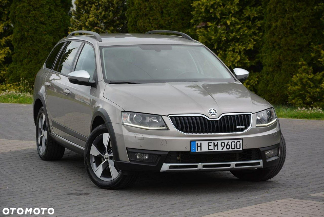 Skoda Octavia Combi 2.0 TDI 4x4 DSG Scout - 9