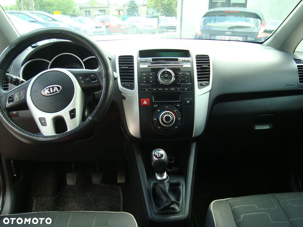 Kia Venga - 10