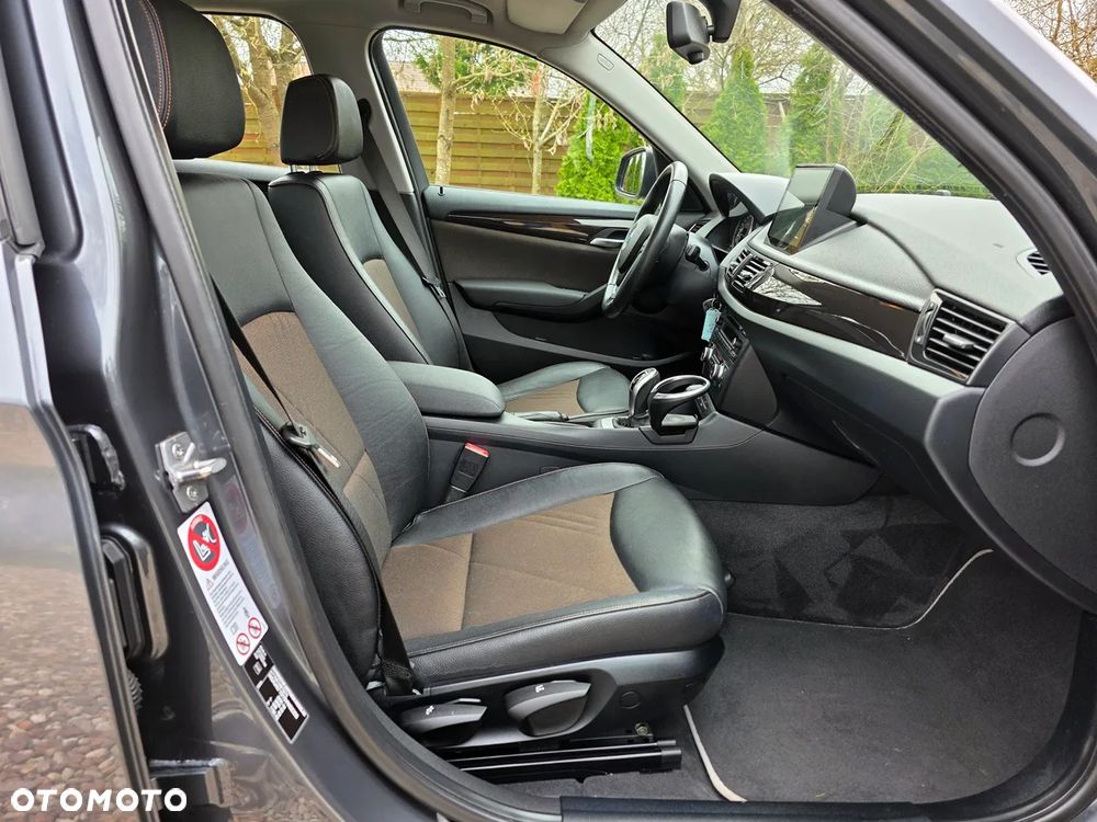 BMW X1 sDrive18d xLine - 24