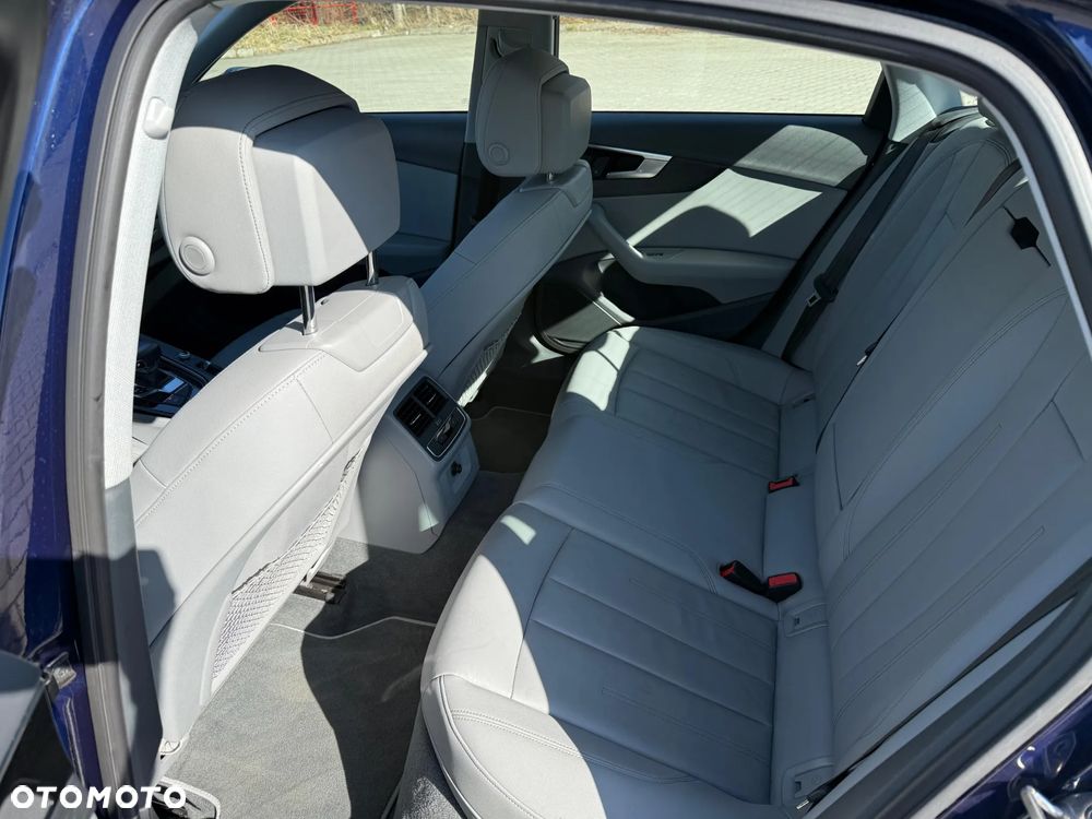 Audi A4 Limousine 40 TFSI S tronic - 12