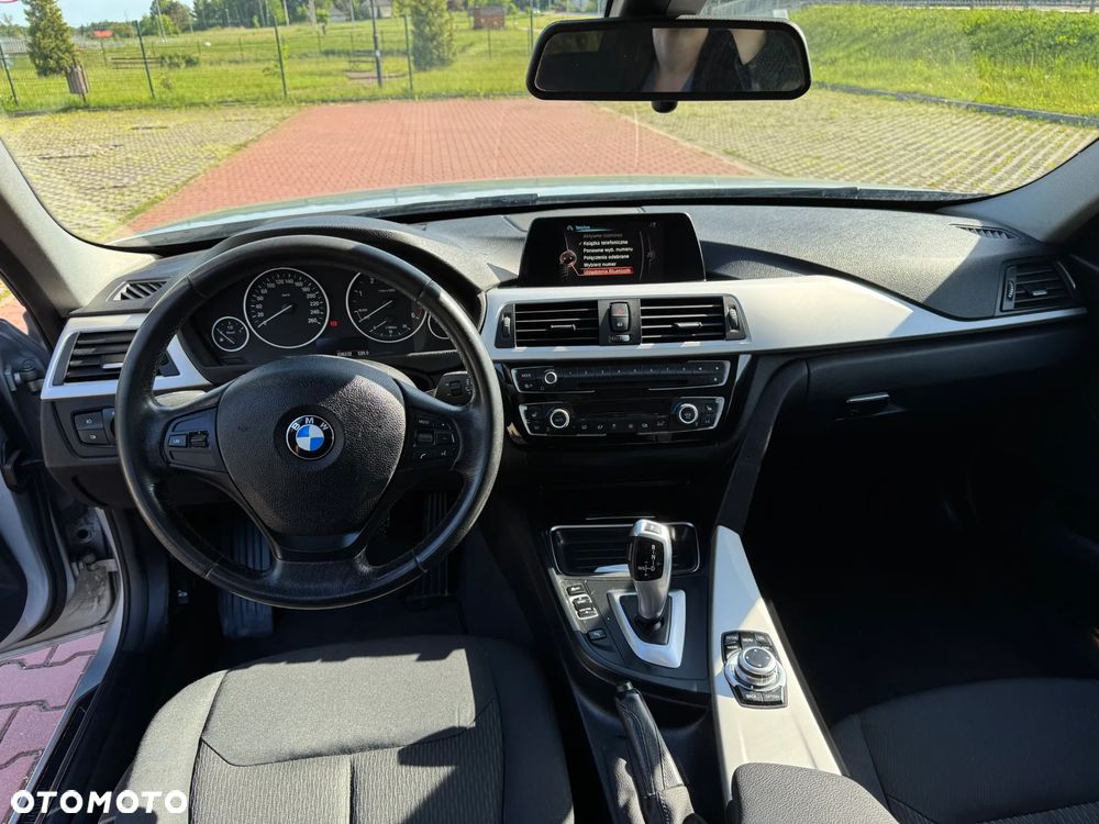 BMW Seria 3 320d Sport Line - 16