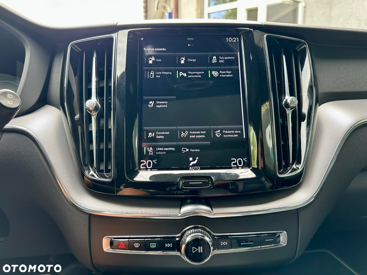 Volvo XC 60 T6 AWD Plug-In Hybrid R-Design - 18