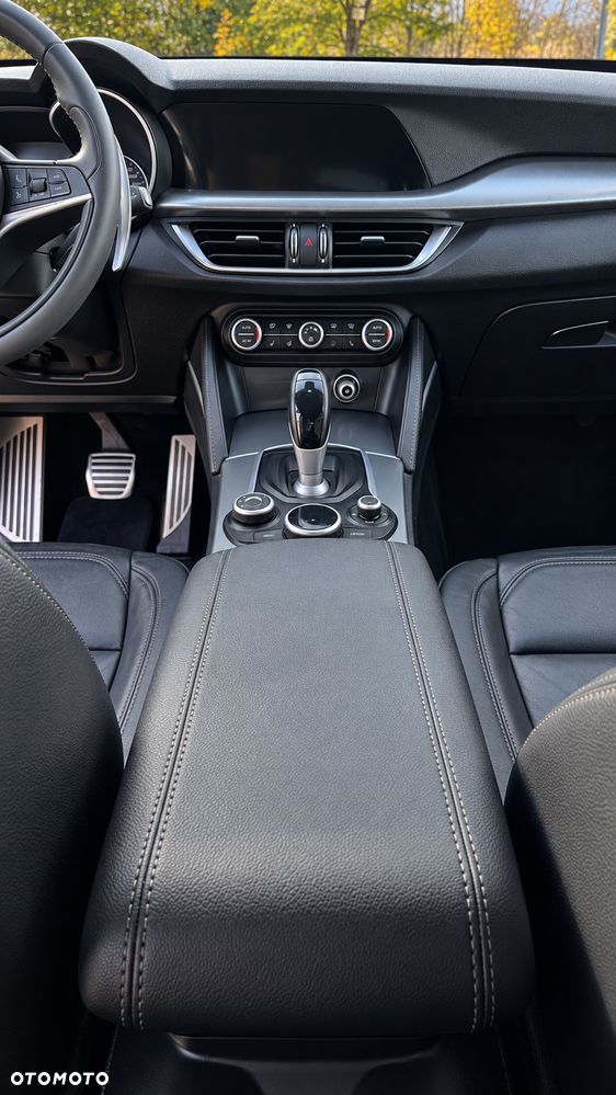 Alfa Romeo Stelvio - 13