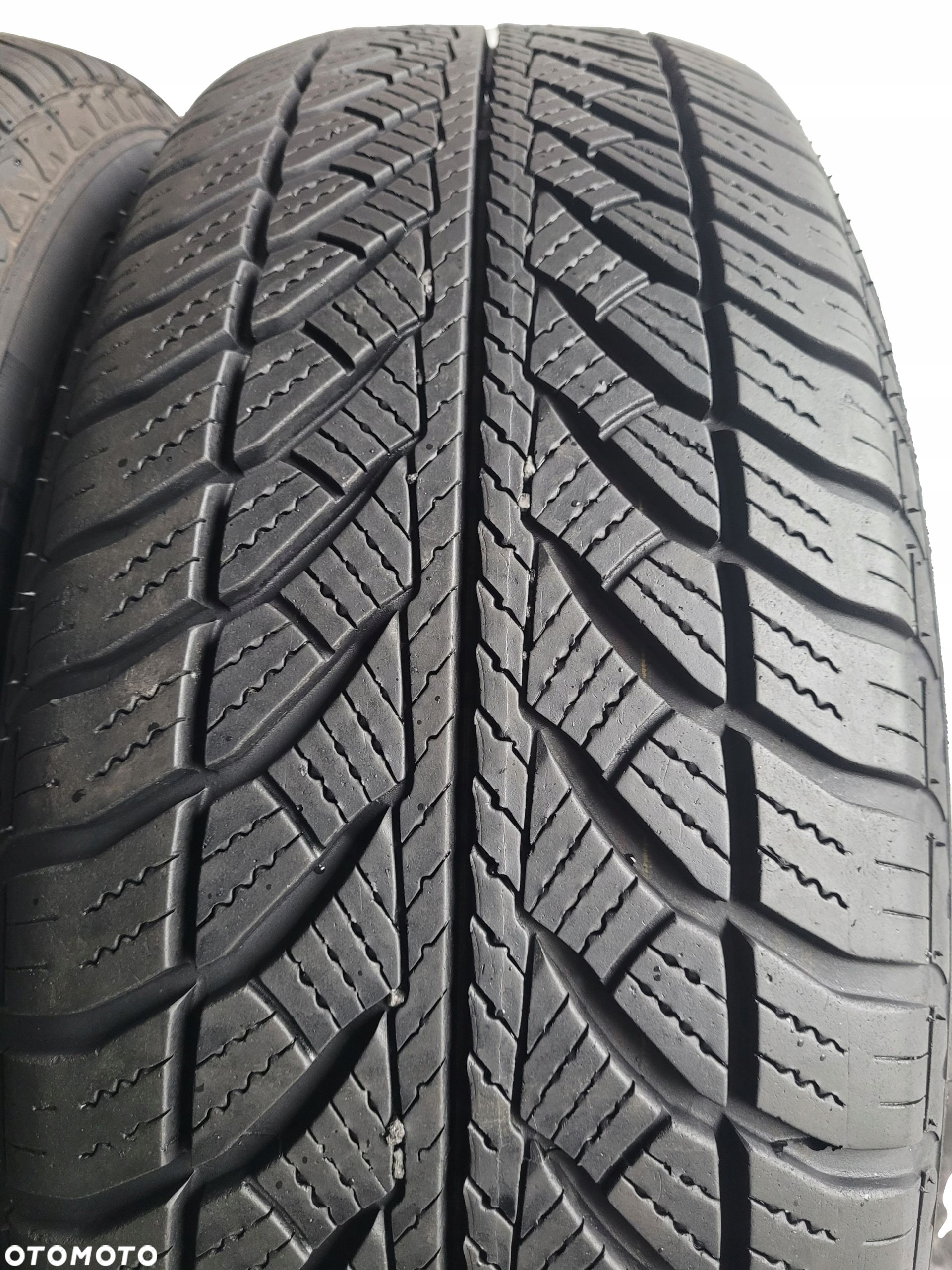 Goodyear ultragrip performance 2 205/60R16 92H - 4