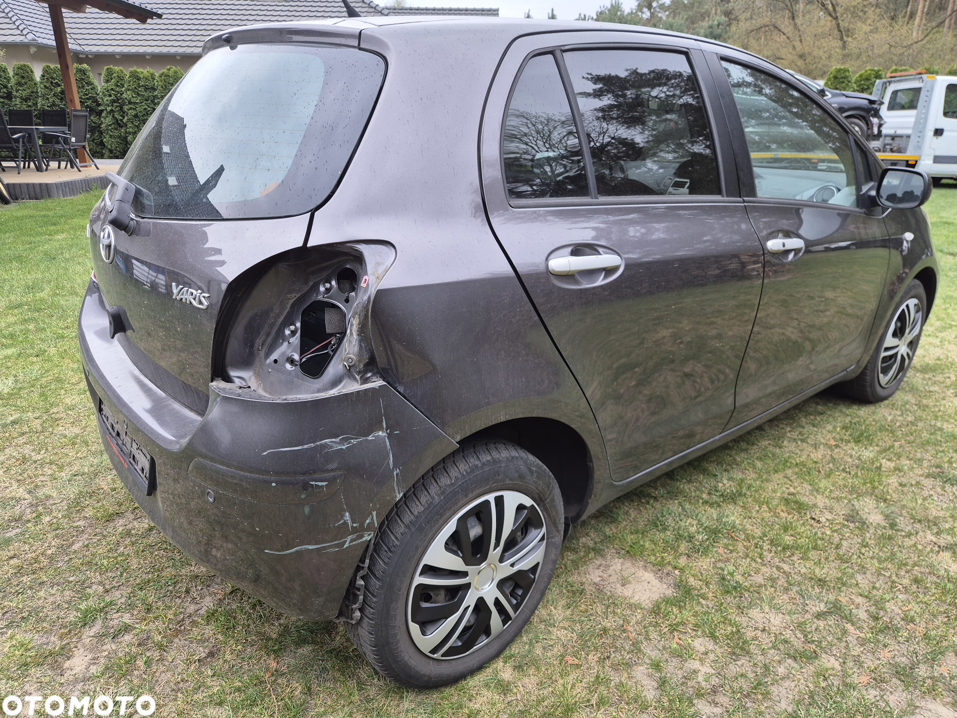 Toyota Yaris - 12