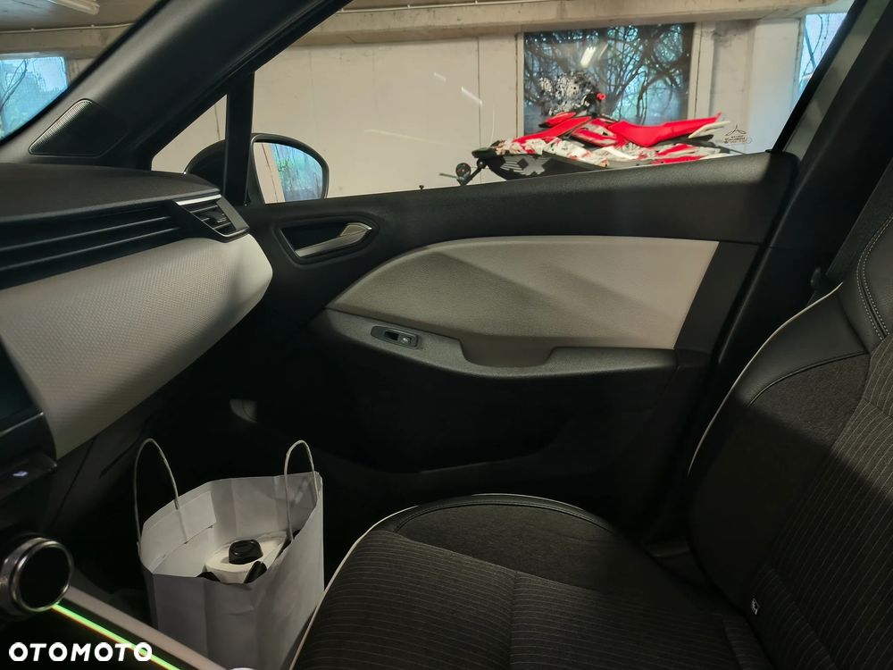 Renault Clio 1.0 TCe Techno - 11