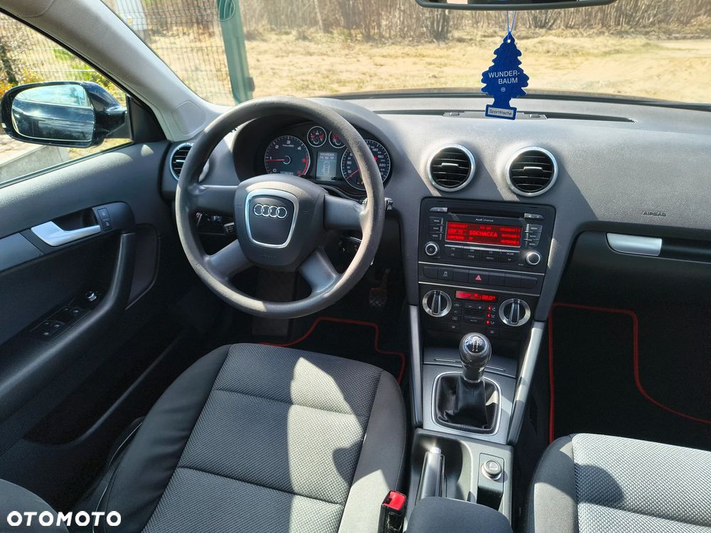Audi A3 Sportback 1.6 TDI DPF Ambiente - 11