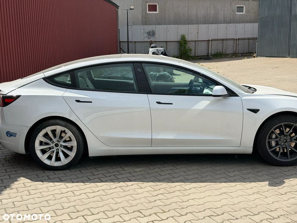 Tesla Model 3 - 4