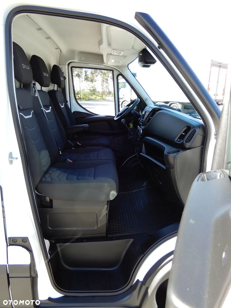Iveco Daily 35S18 3.0 HPI 180 KM POWER Furgon Blaszak XXL 4.70 CM MAXI LONG Wysokość H3 2150 mm WZMACNIANE ZAWIESZENIE 1024 Kg Ładowność HAK 3500 Kg 50 Tys Km ASO Serwis Stan NOWY UNIKAT OKAZJA - 28
