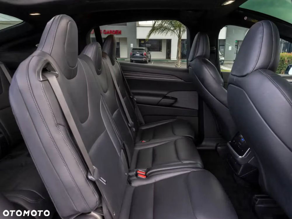 Tesla Model X - 28