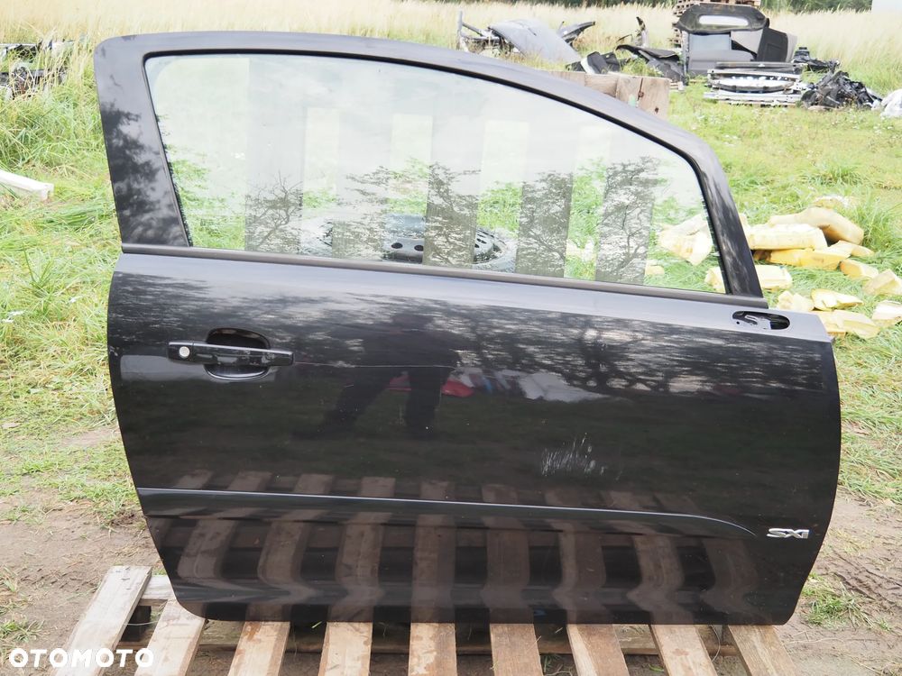 Drzwi przód prawe Opel Corsa D 3D Z20R