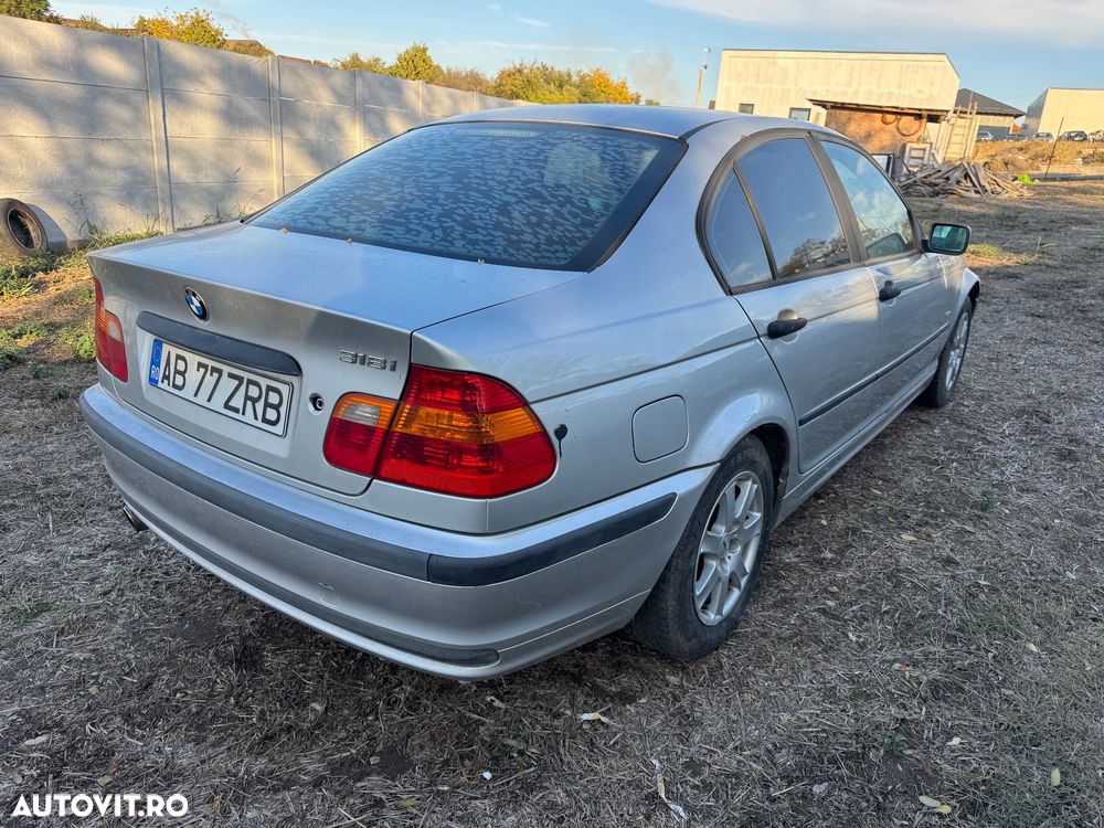 BMW Seria 3 318i - 4