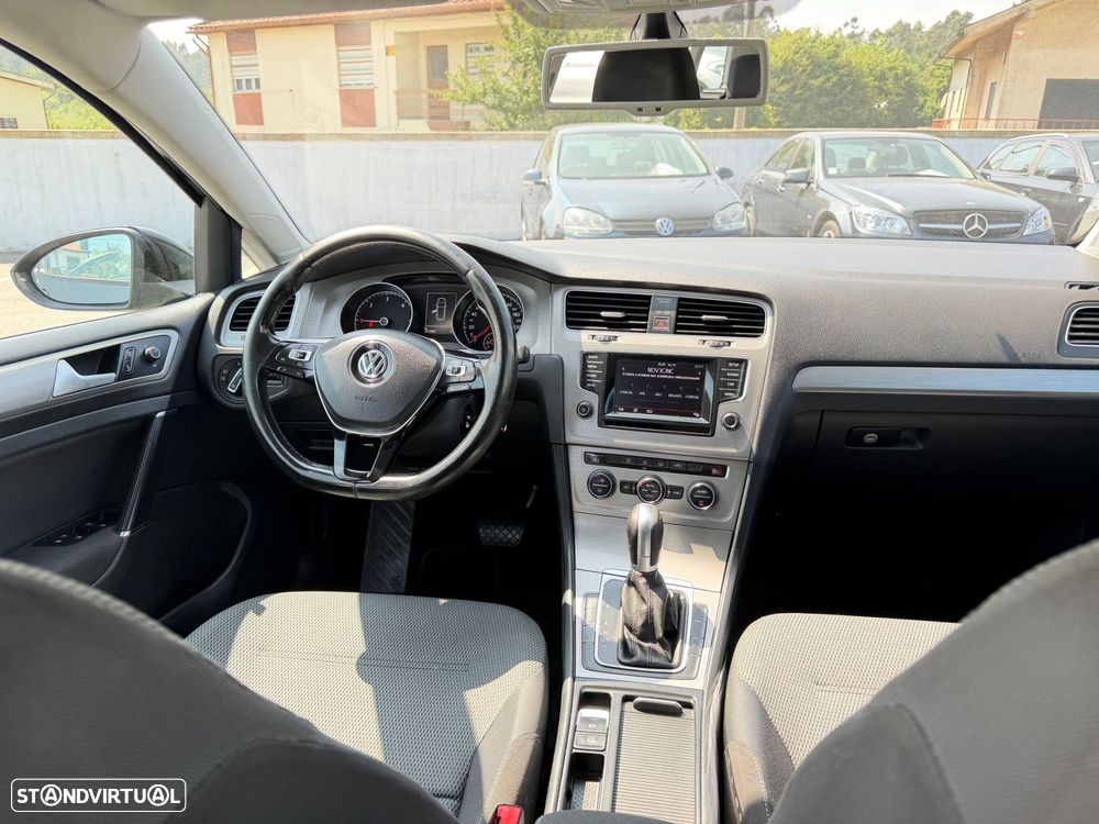 VW Golf Variant 1.6 TDi Confortline DSG - 33
