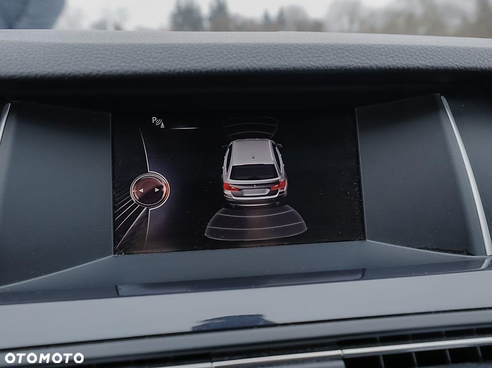 BMW Seria 5 520d xDrive - 17