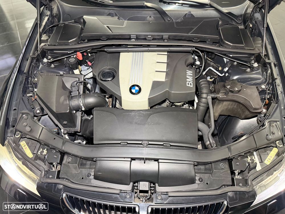 BMW 318 d Navigation Sport - 23