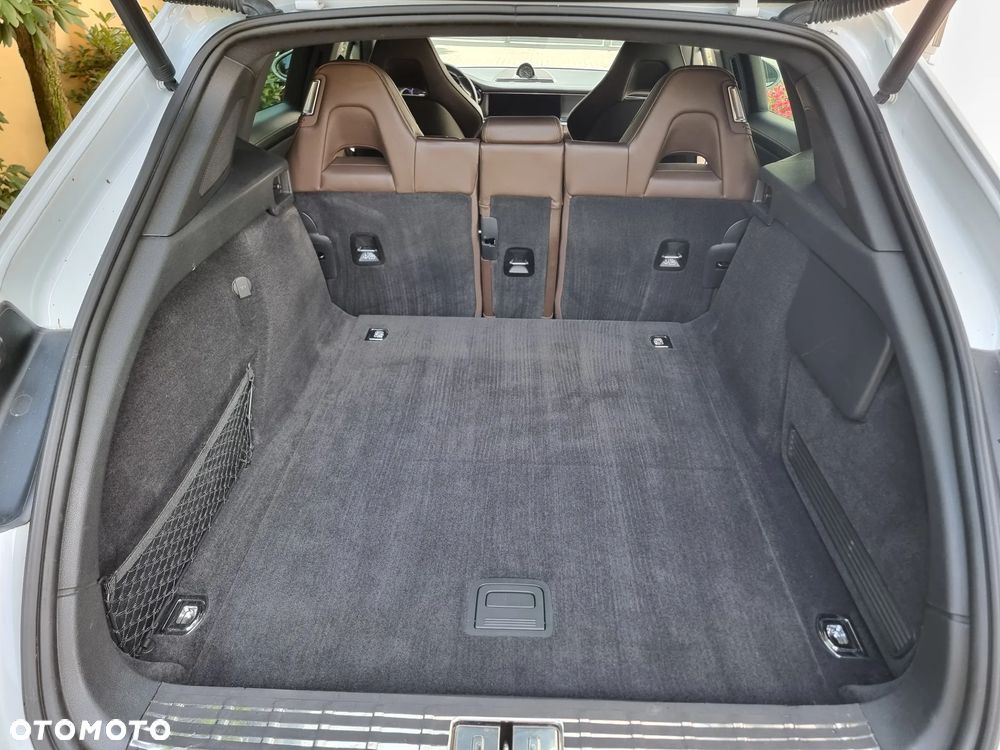 Porsche Panamera 4 e-Hybrid Sport Turismo - 31