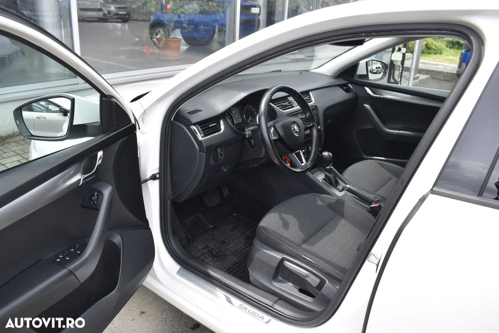 Skoda Octavia 1.6 TDI DSG Style - 27