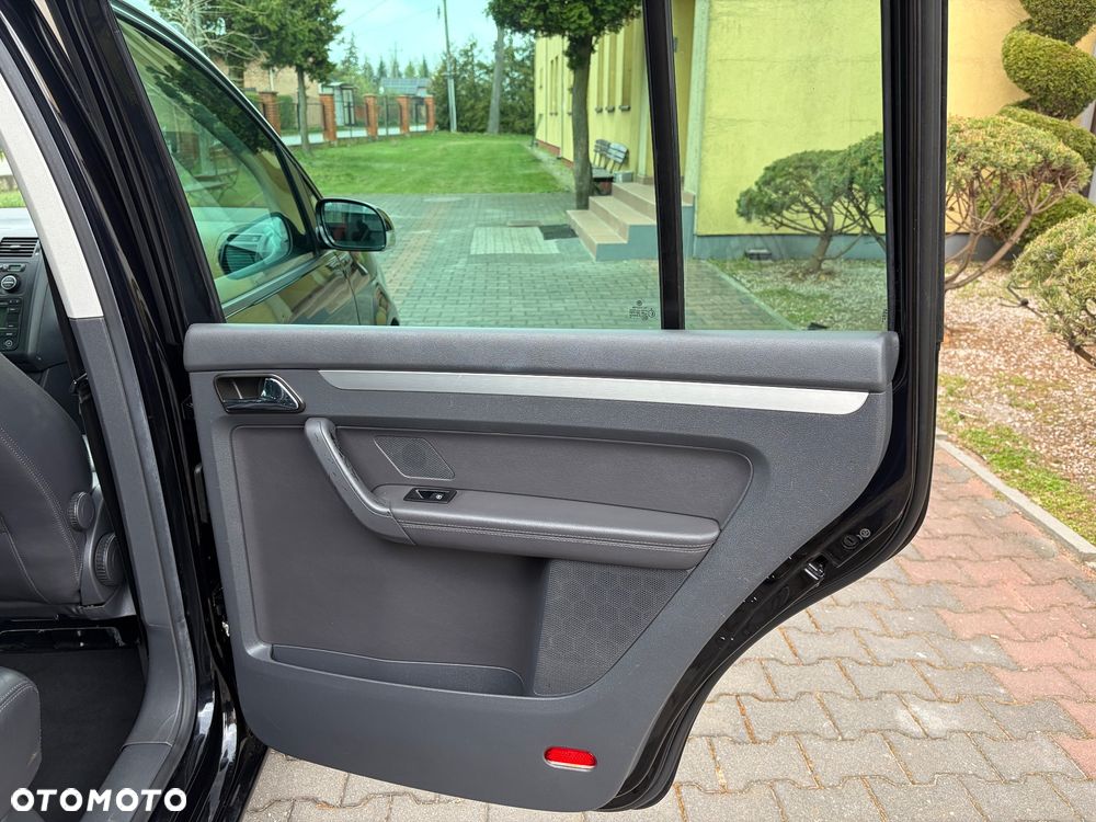 Volkswagen Touran 2.0 FSI Automatik Highline - 32