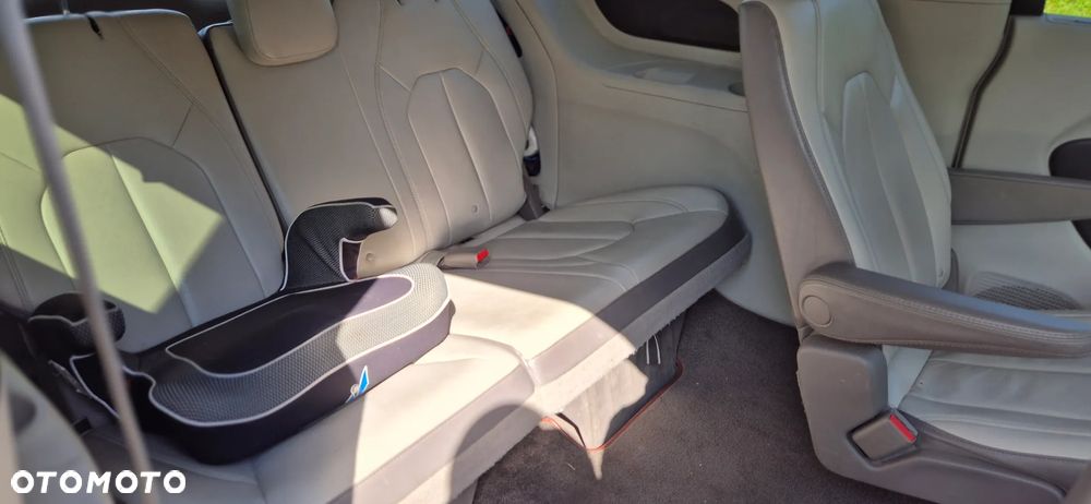 Chrysler Pacifica - 27