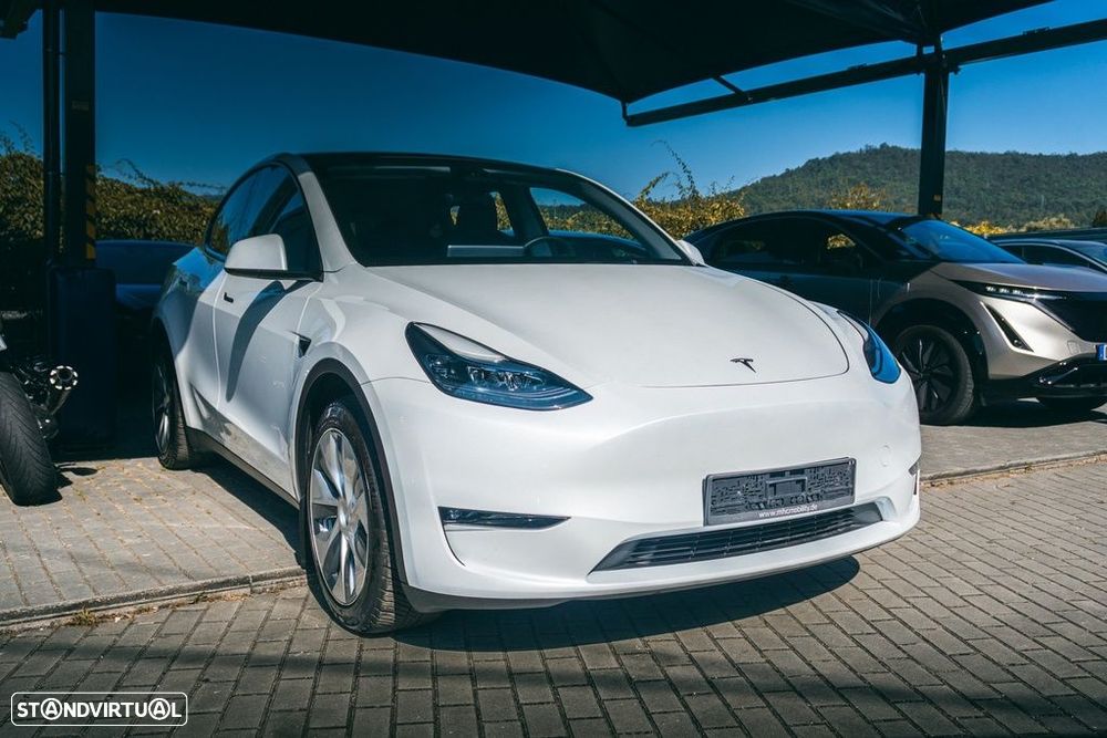 Tesla Model Y - 4