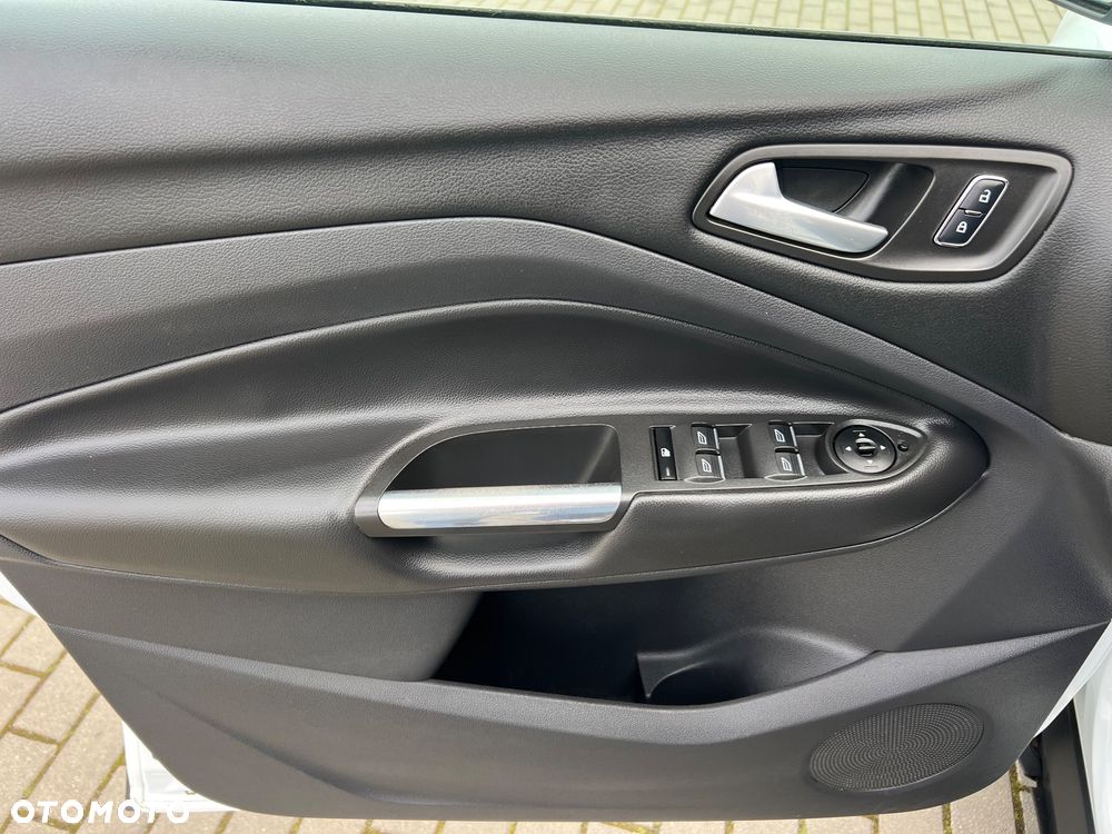 Ford Kuga 2.0 TDCi 2x4 Titanium - 20