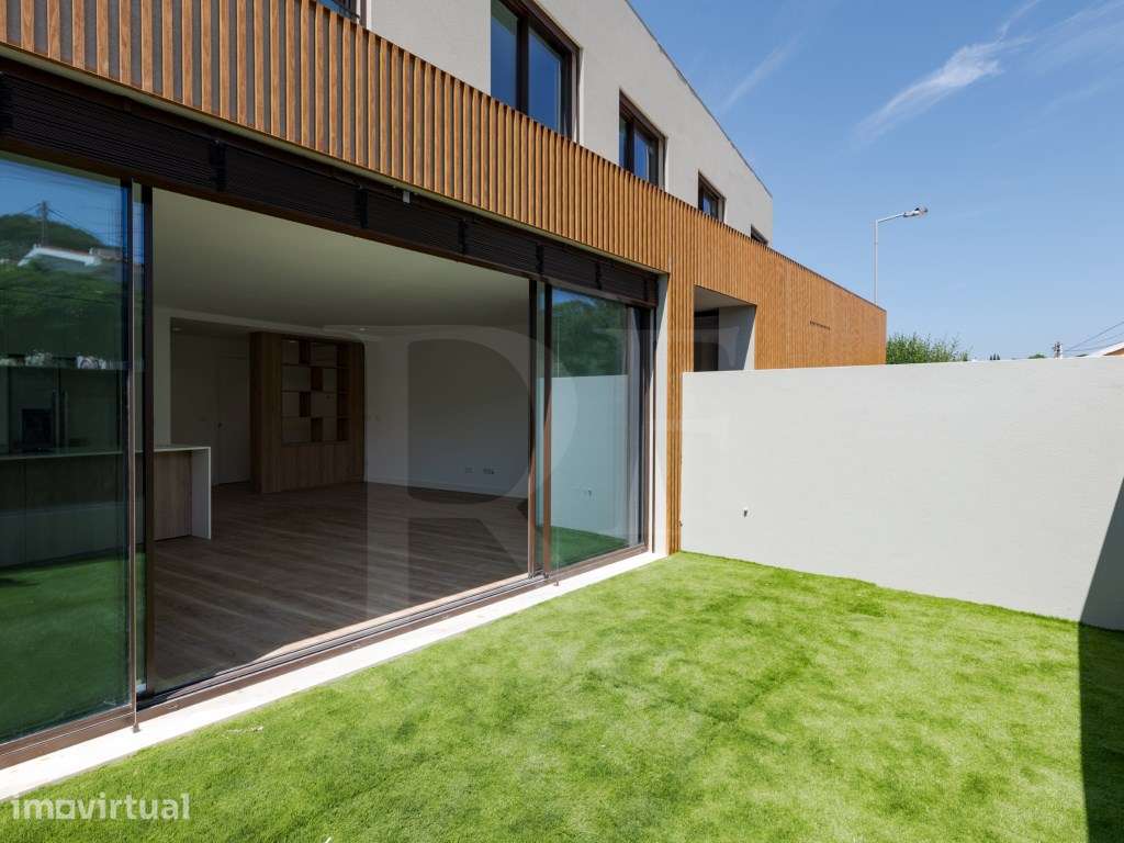 Moradia T3 com jardim e garagem em Bicesse - Grande imagem: 3/33