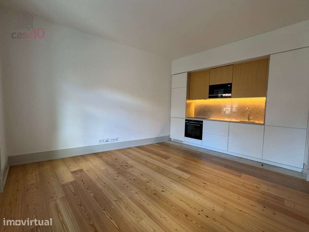 Apartamento T2 recuperado para venda em Alfama, Lisboa - Grande imagem: 2/17