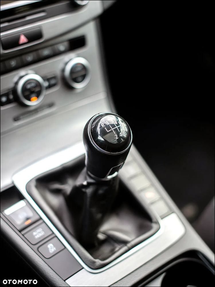 Volkswagen Passat - 32