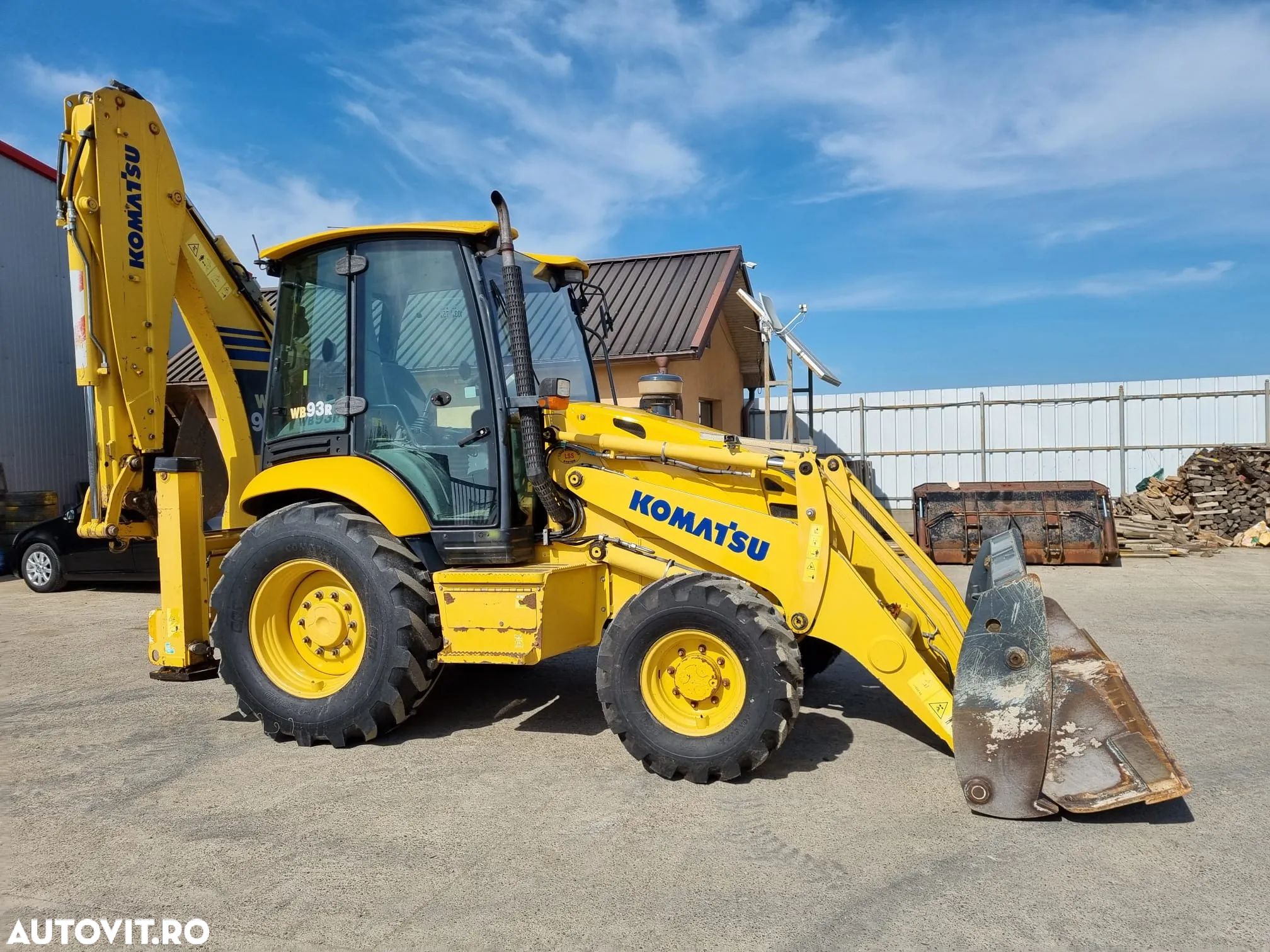 Komatsu WB 93 R-5 - 1