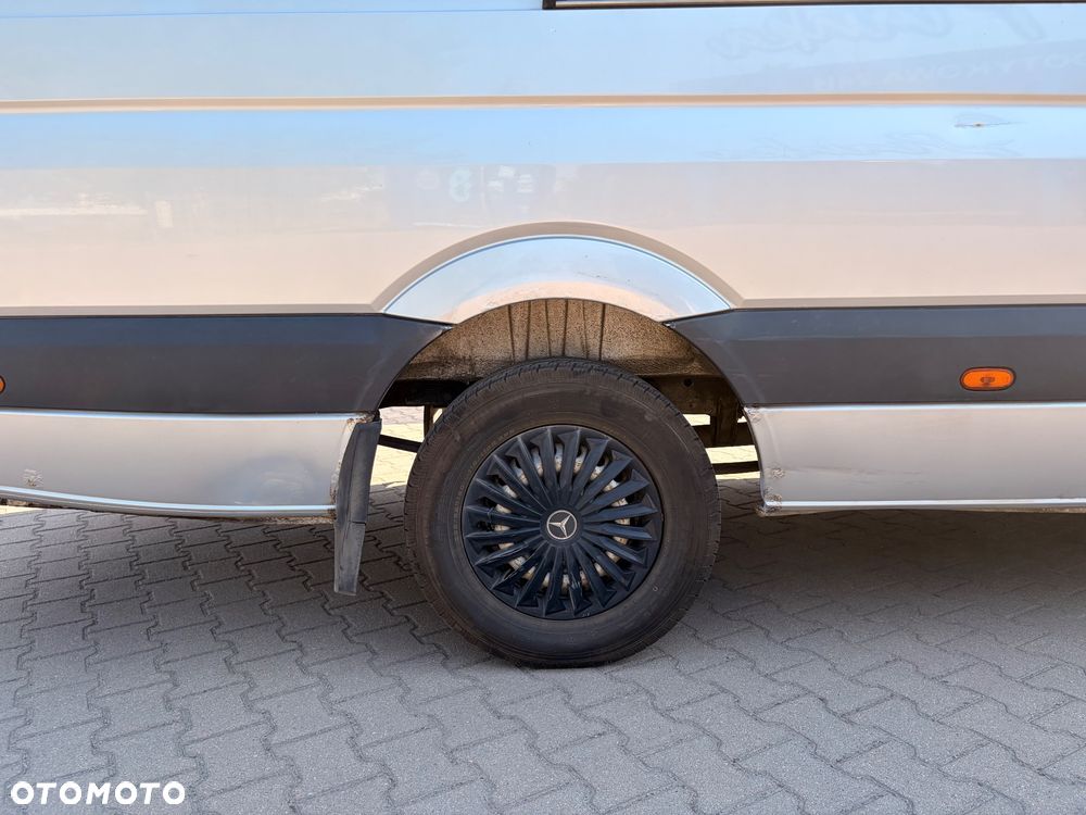 Mercedes-Benz Sprinter - 15