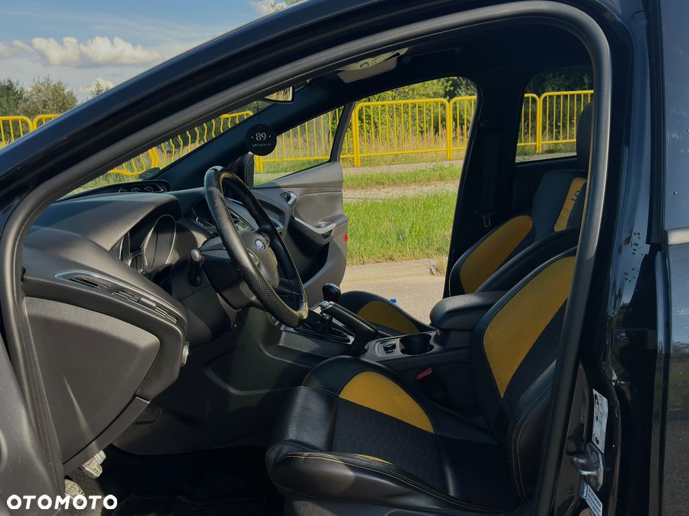 Ford Focus 2.0 EcoBoost ST mit Leder-Sport-Paket - 24