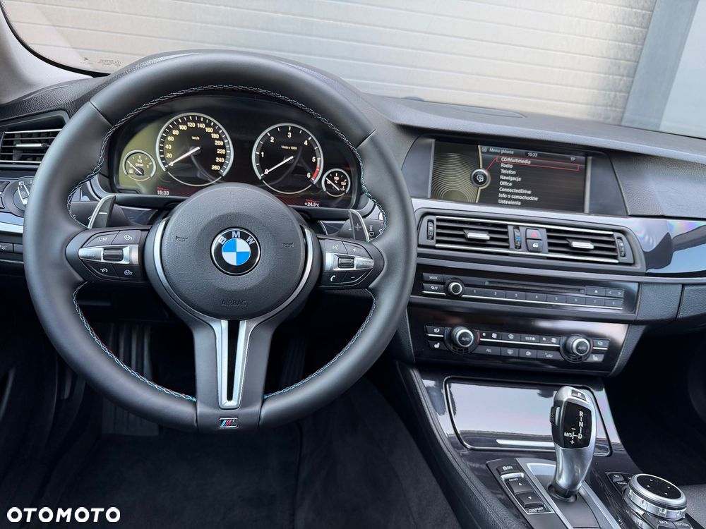 BMW Seria 5 525d xDrive - 13