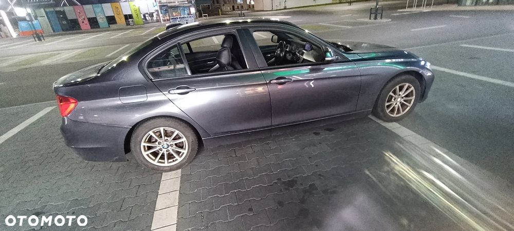 BMW Seria 3 ver-320i - 11
