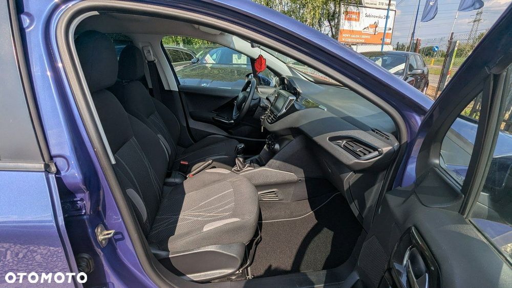 Peugeot 208 - 17