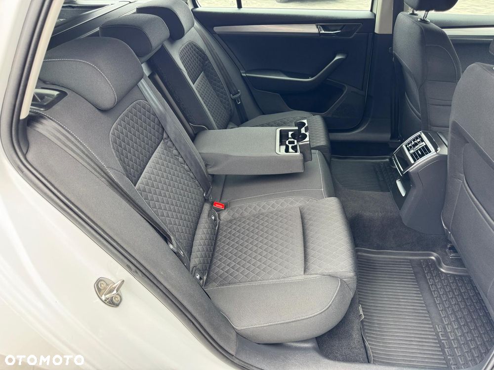 Skoda Superb 1.5 TSI Ambition DSG - 25