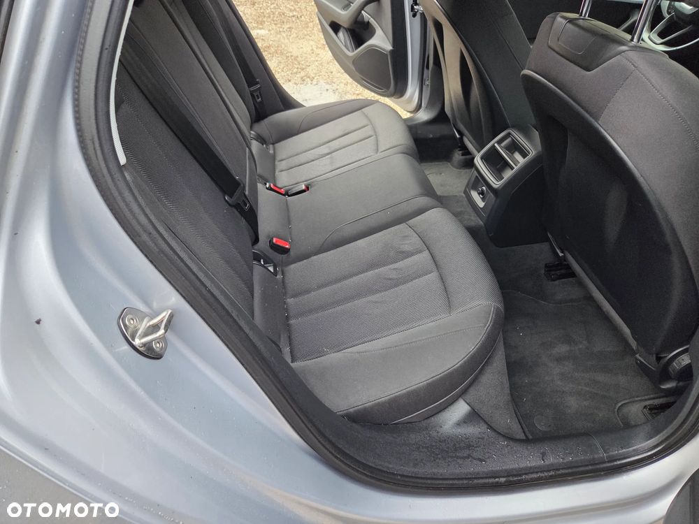 Audi A4 Avant 2.0 TDI ultra S tronic design - 24