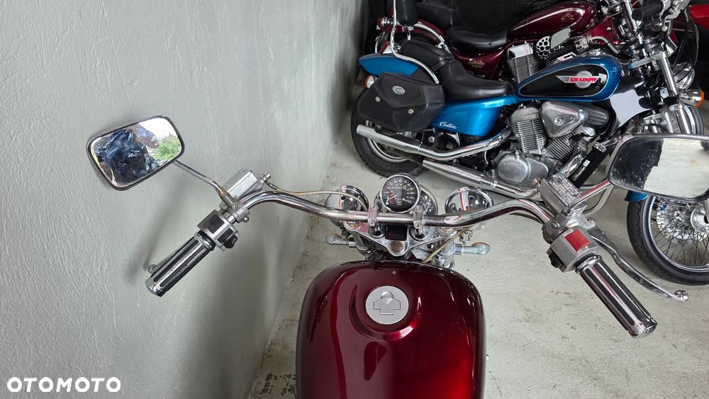 Suzuki Intruder - 13