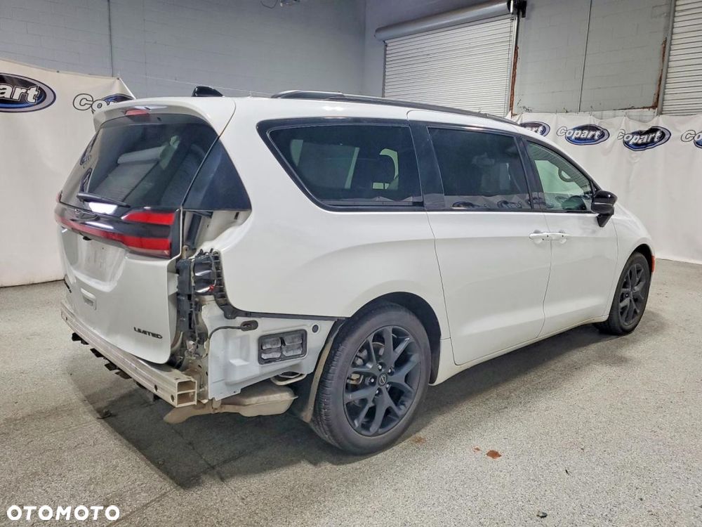 Chrysler Pacifica - 2