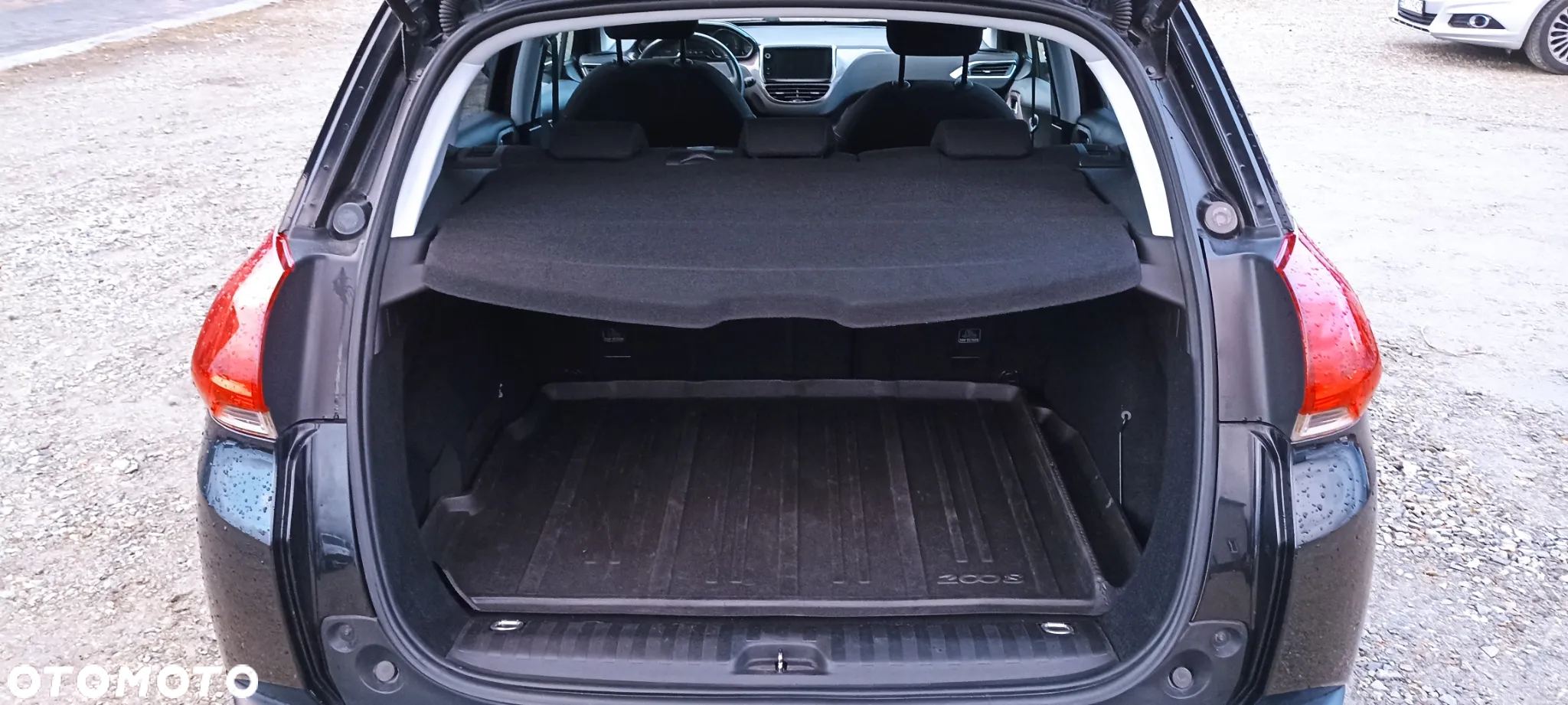 Peugeot 2008 1.6 e-HDi Allure S&S - 10